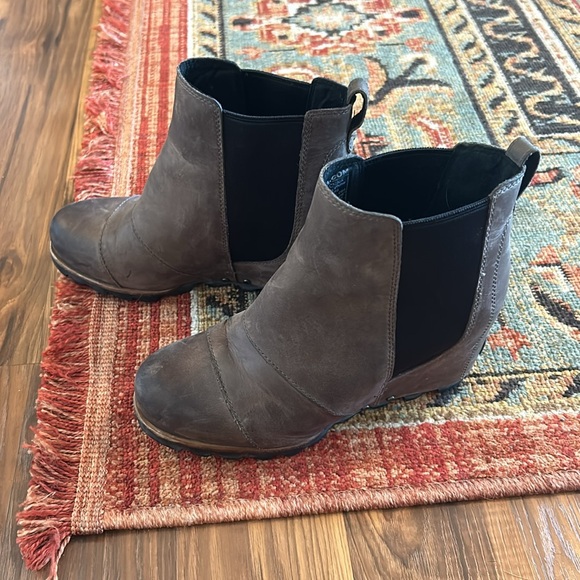 Sorel wedged booties size 7 - Picture 4 of 5